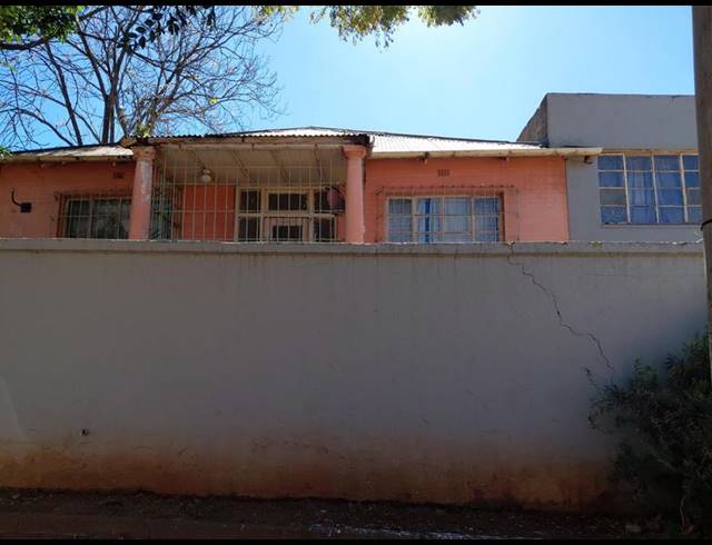 10 BEDROOM HOUSE FOR SALE IN LORENTZVILLE